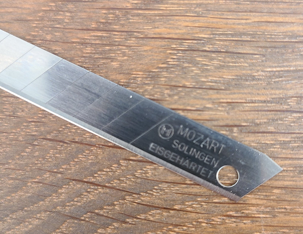 Mozart 91.040 9 mm snap-off blade detail