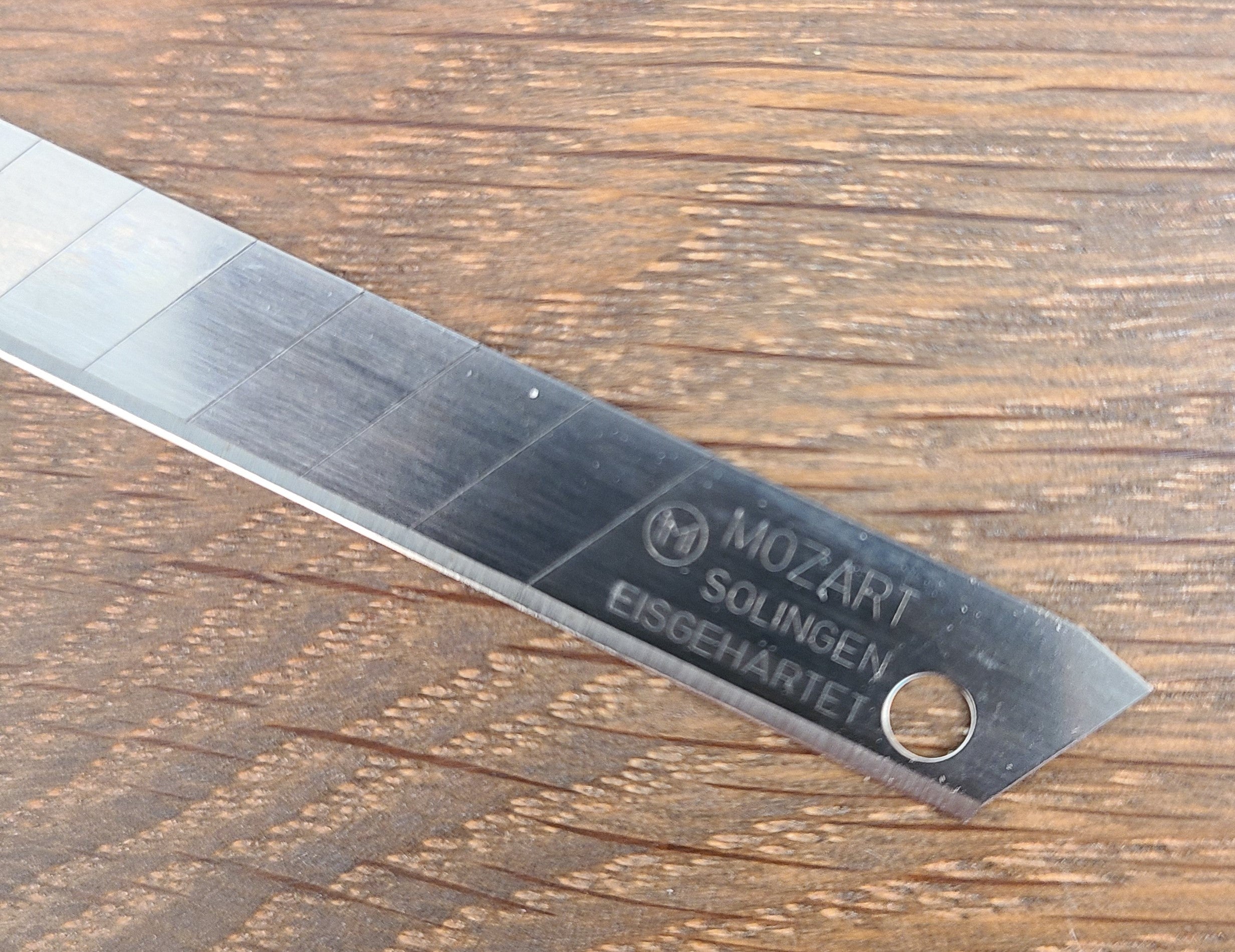 Mozart 91.040 9 mm snap-off blade detail