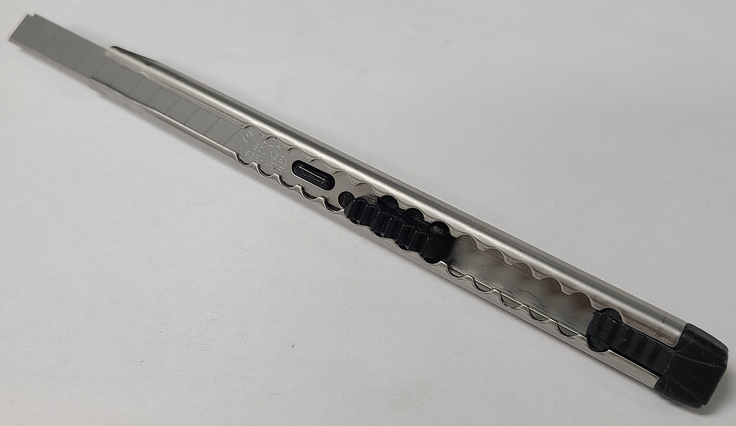 Mozart 9 mm snap-off utility knife alternate view