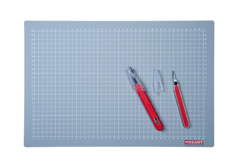 Mozart cutting mat with P1 and P2 precision knives
